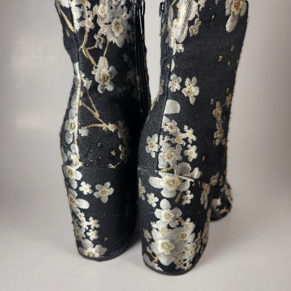 INDIGO ROAD Women's Bootie Size 8 Black Silver Floral Embroidered Shoe - Picture 6 of 12